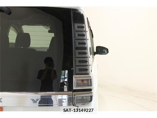 Toyota VOXY 2018-09 7510402-17