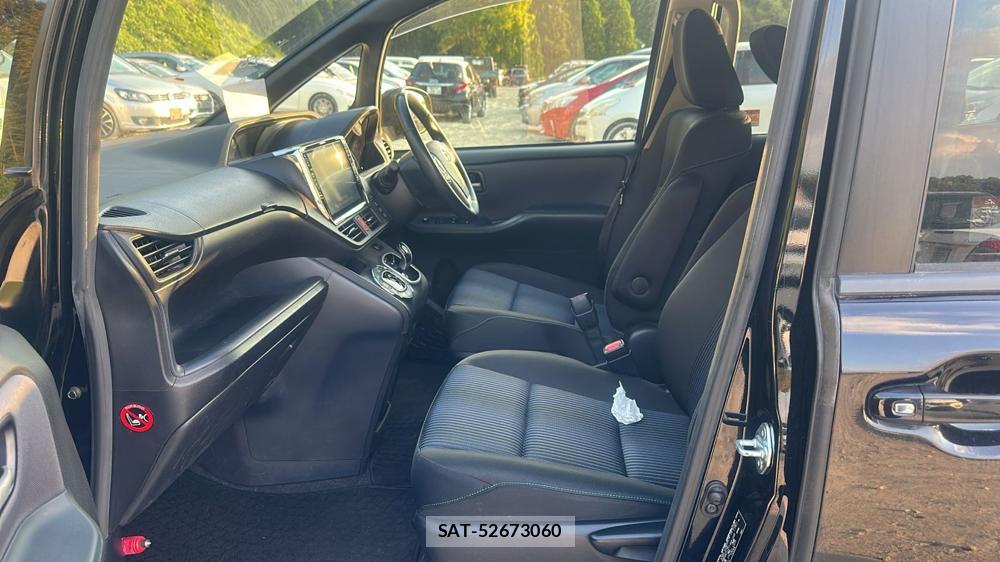 Toyota VOXY 2016 6920678-10
