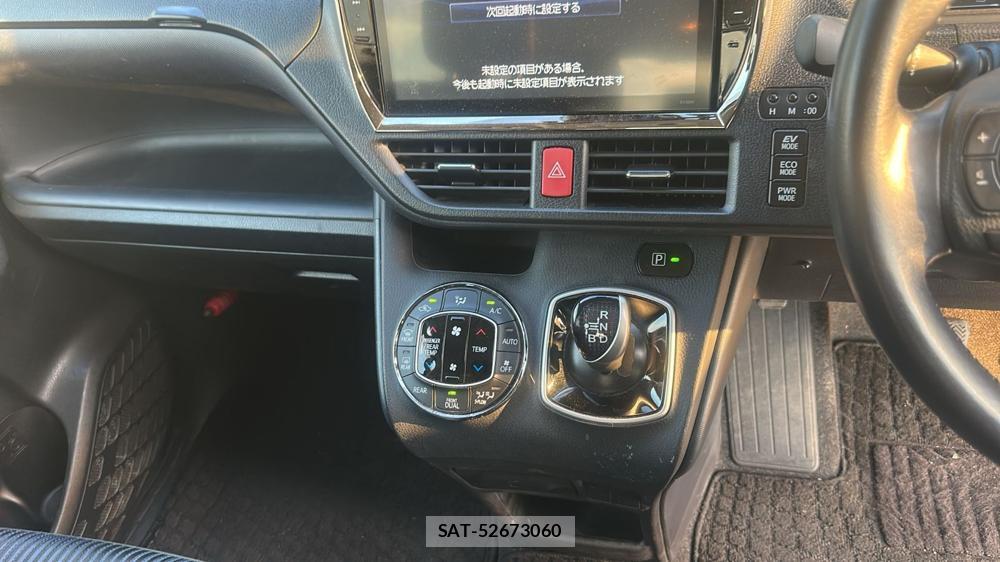 Toyota VOXY 2016 6920678-18