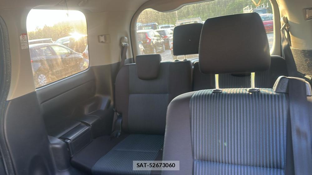 Toyota VOXY 2016 6920678-21