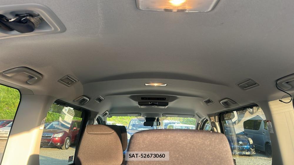Toyota VOXY 2016 6920678-22