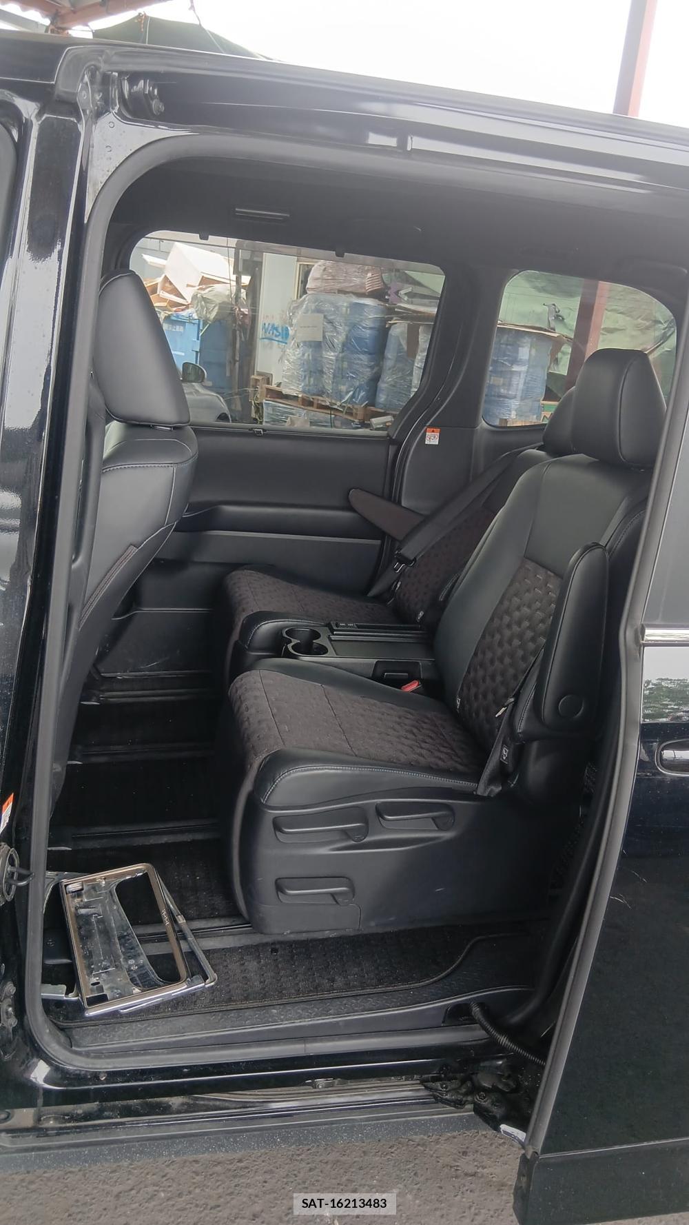 Toyota VOXY 2022 6920682-9