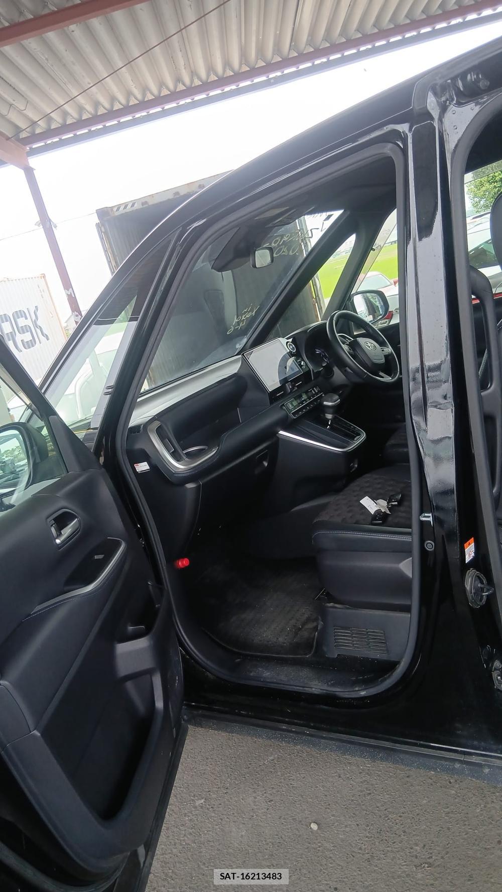 Toyota VOXY 2022 6920682-10