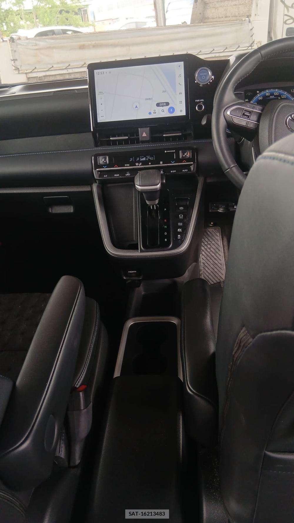Toyota VOXY 2022 6920682-14