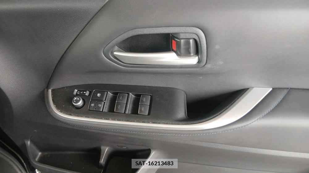 Toyota VOXY 2022 6920682-17