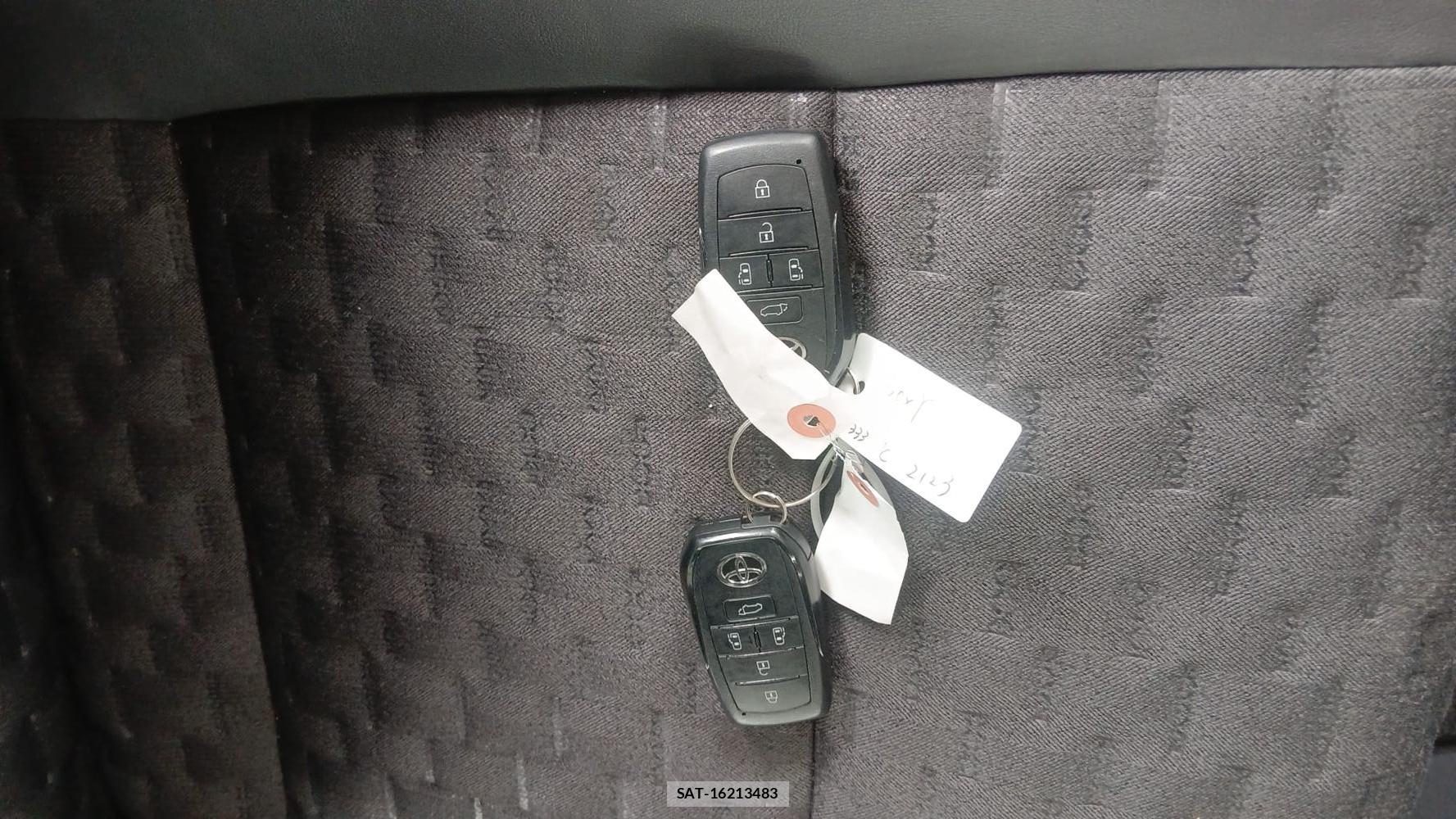 Toyota VOXY 2022 6920682-18