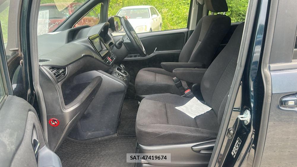 Toyota VOXY 2015 6920686-10