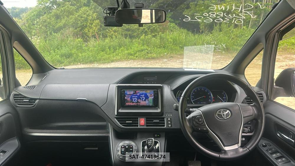 Toyota VOXY 2015 6920686-12