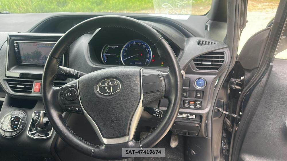 Toyota VOXY 2015 6920686-13