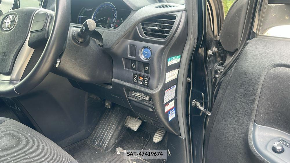 Toyota VOXY 2015 6920686-15