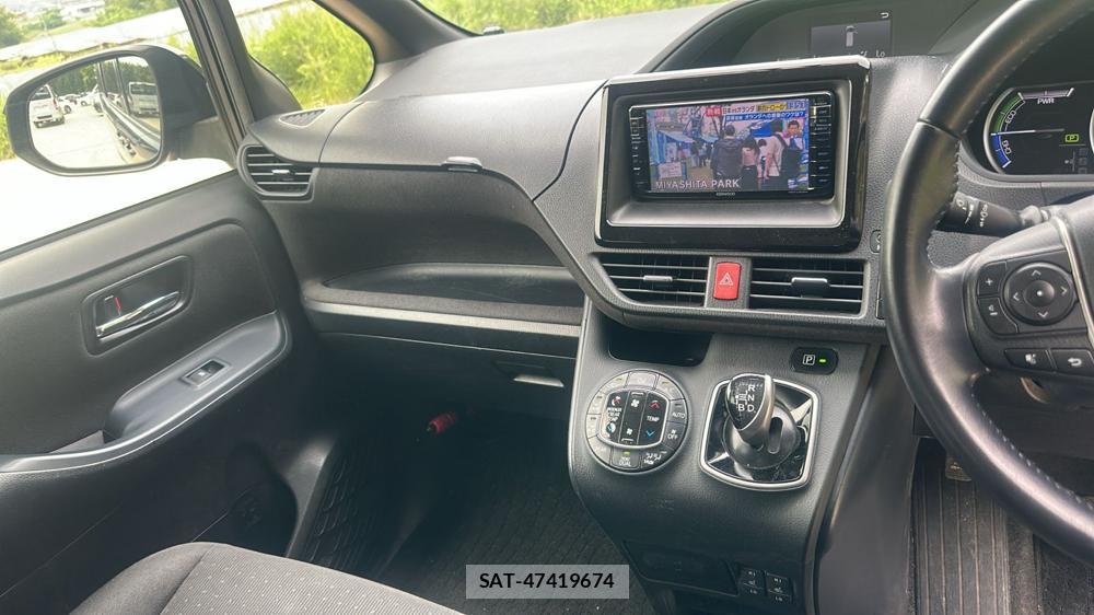 Toyota VOXY 2015 6920686-16