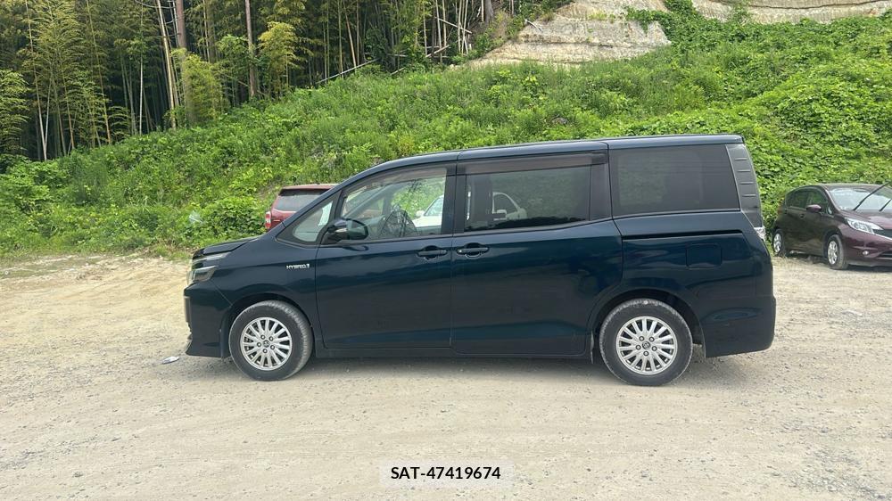 Toyota VOXY 2015 6920686-1
