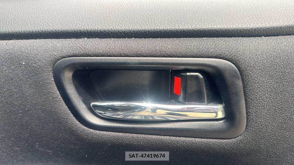 Toyota VOXY 2015 6920686-19