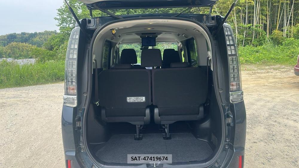 Toyota VOXY 2015 6920686-23