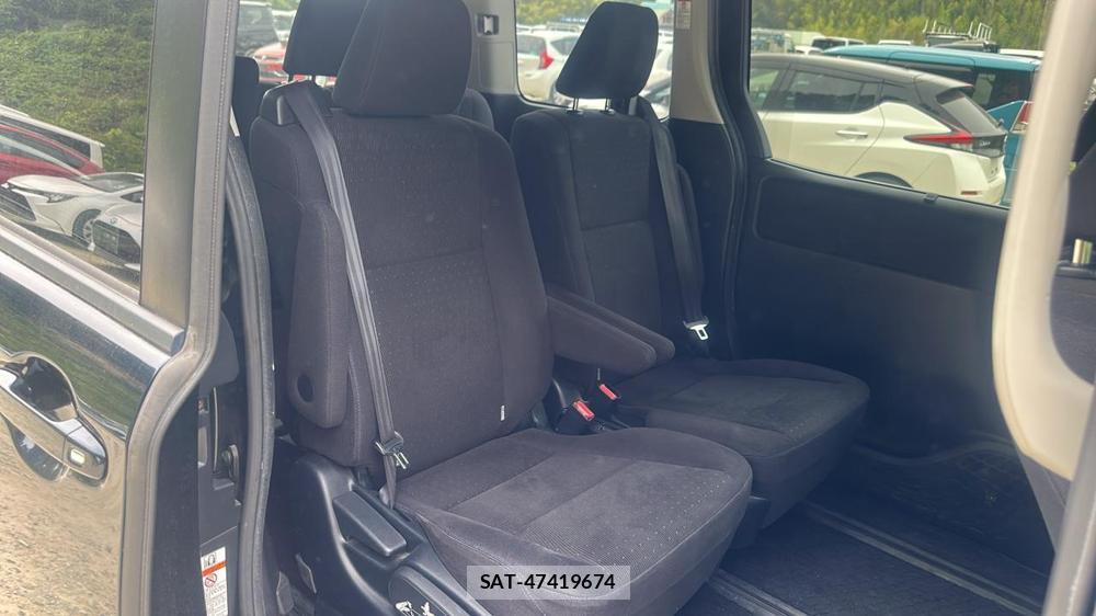 Toyota VOXY 2015 6920686-8