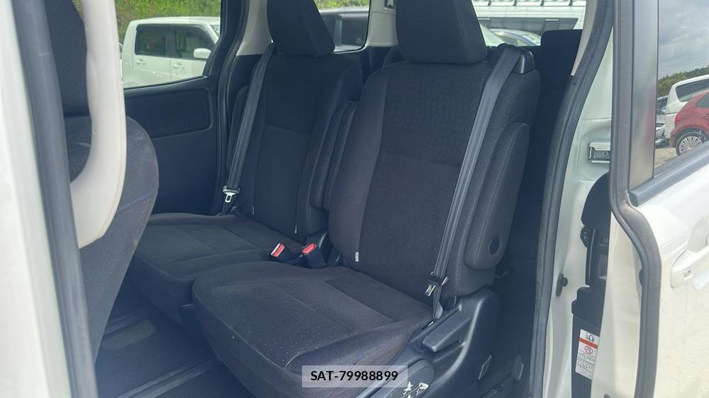 Toyota VOXY 2015 6788183-9