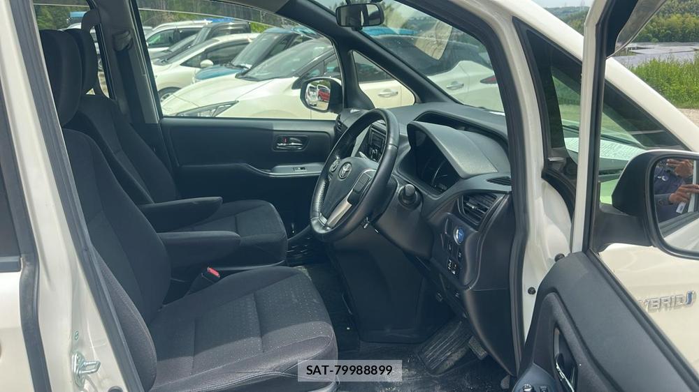 Toyota VOXY 2015 6788183-11