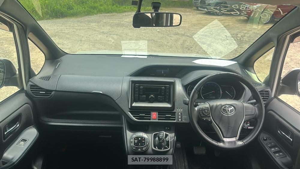 Toyota VOXY 2015 6788183-12