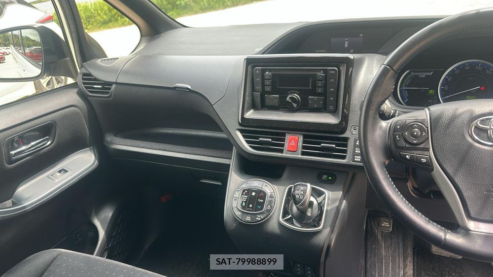 Toyota VOXY 2015 6788183-16