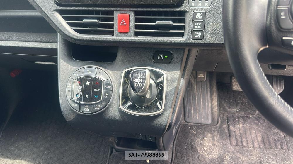 Toyota VOXY 2015 6788183-18
