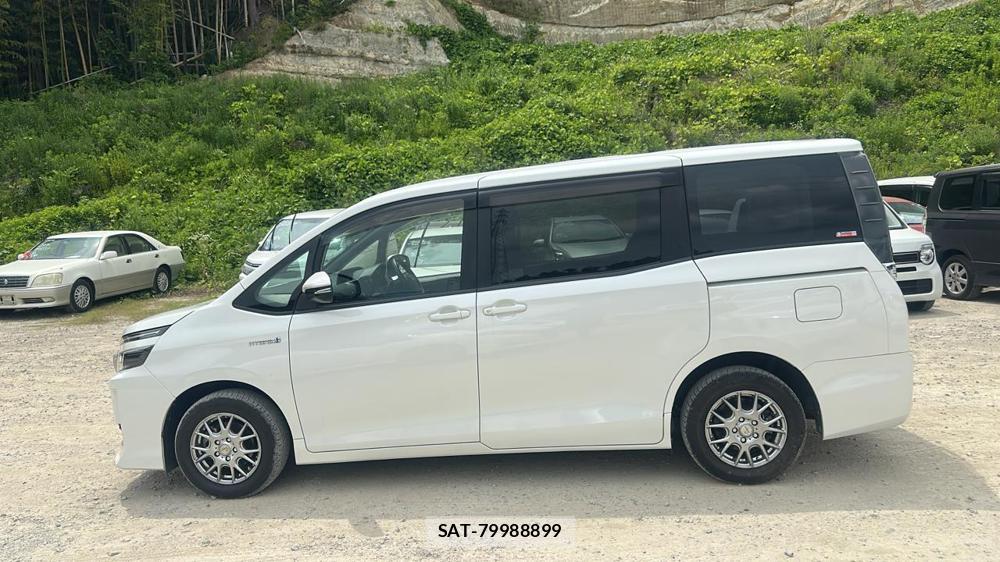 Toyota VOXY 2015 6788183-1