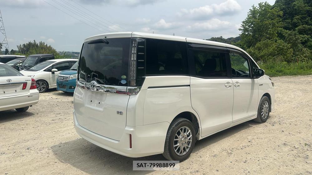 Toyota VOXY 2015 6788183-4