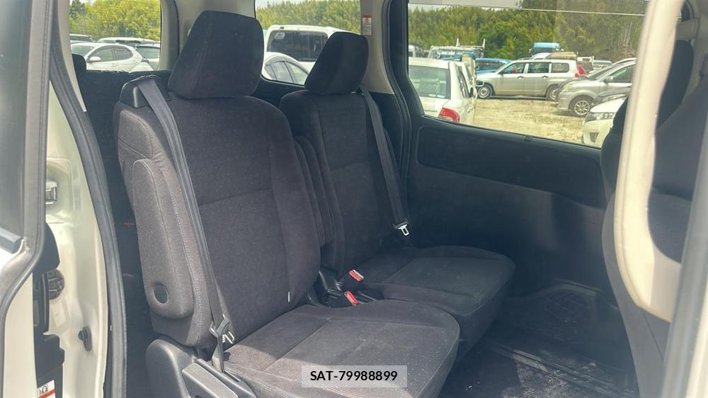 Toyota VOXY 2015 6788183-8