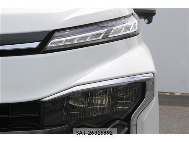 Toyota VOXY 2022-04 7563047-10