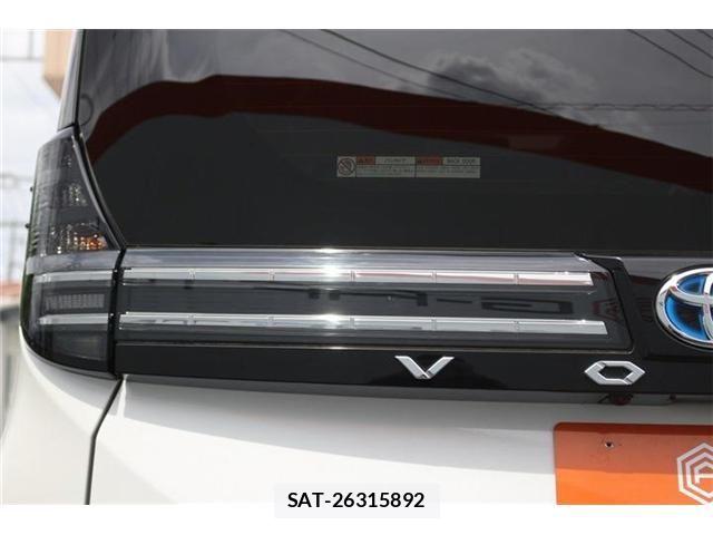 Toyota VOXY 2022-04 7563047-16