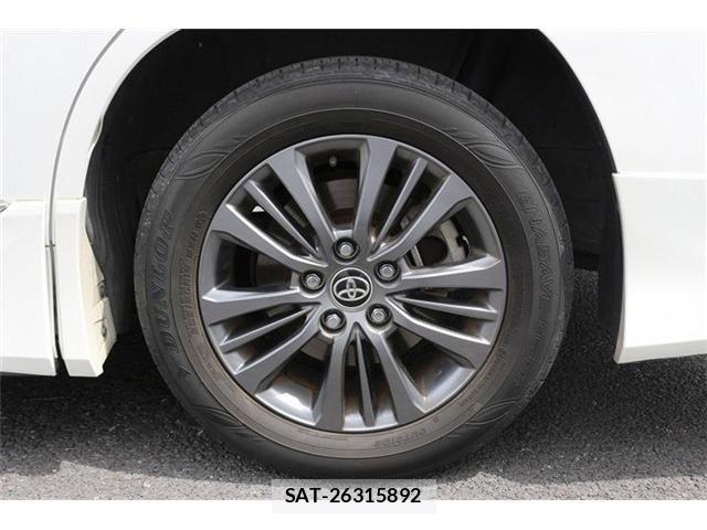 Toyota VOXY 2022-04 7563047-17