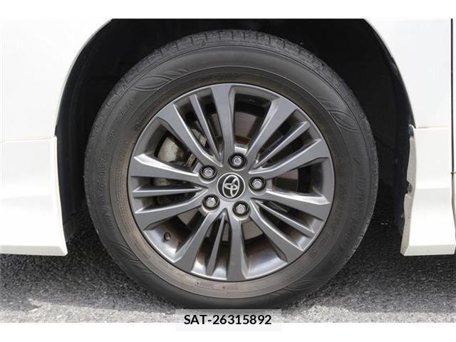 Toyota VOXY 2022-04 7563047-18
