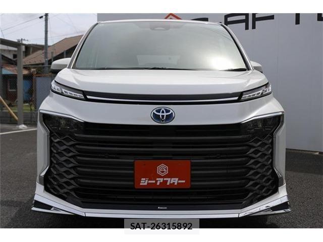 Toyota VOXY 2022-04 7563047-1