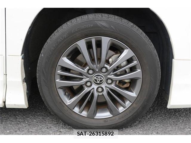 Toyota VOXY 2022-04 7563047-19