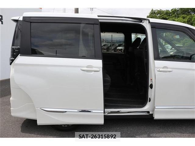 Toyota VOXY 2022-04 7563047-25