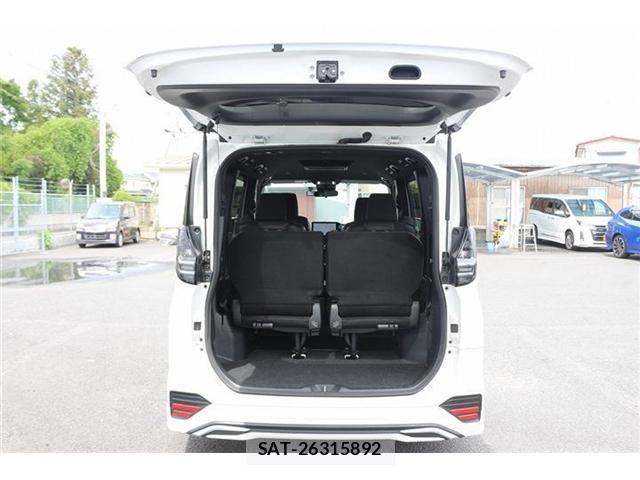 Toyota VOXY 2022-04 7563047-26