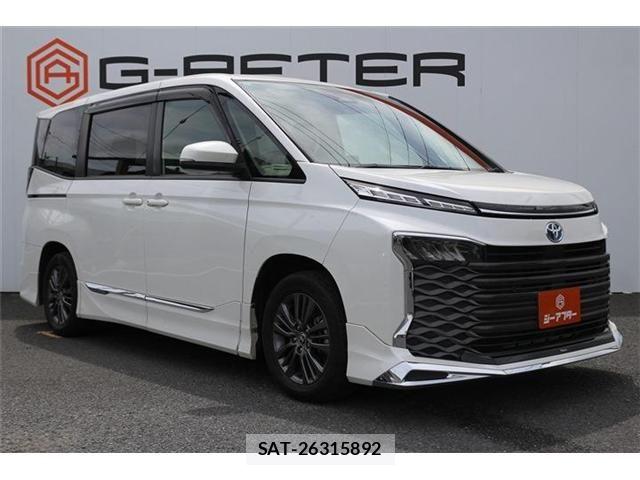 Toyota VOXY 2022-04 7563047-2
