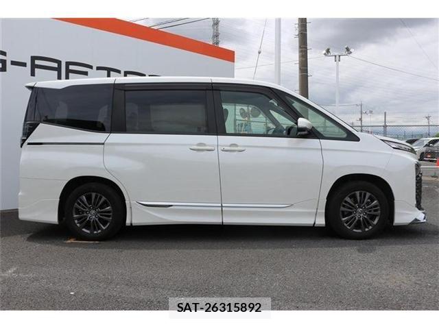 Toyota VOXY 2022-04 7563047-3