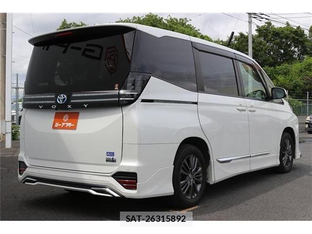 Toyota VOXY 2022-04 7563047-4