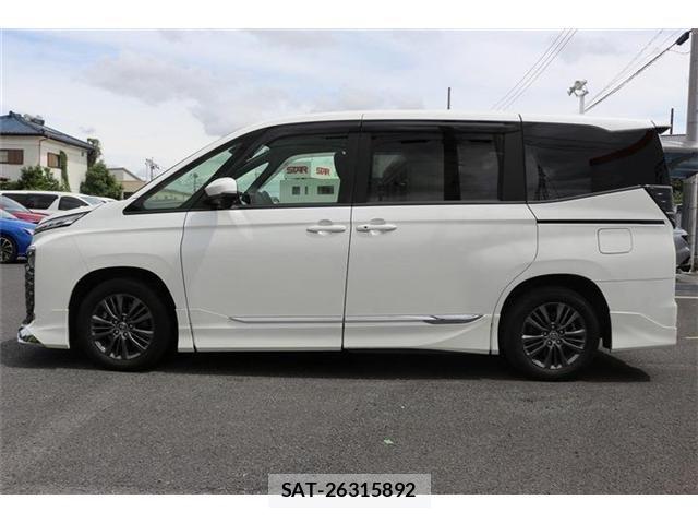 Toyota VOXY 2022-04 7563047-7