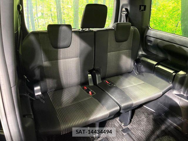 Toyota VOXY 2019-04 7563051-9