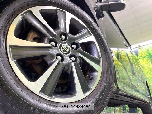 Toyota VOXY 2019-04 7563051-13