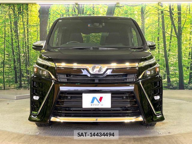 Toyota VOXY 2019-04 7563051-14