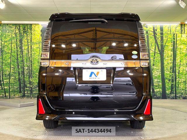 Toyota VOXY 2019-04 7563051-15