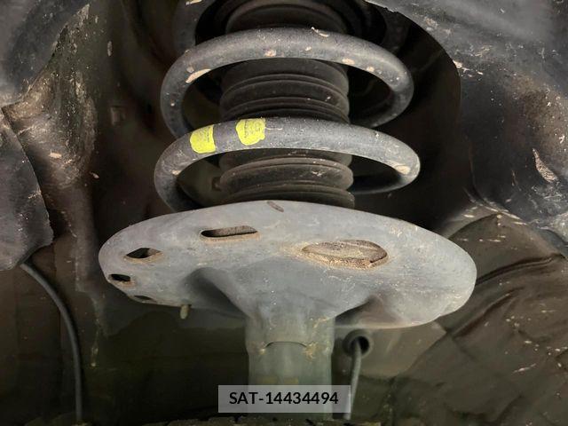 Toyota VOXY 2019-04 7563051-19