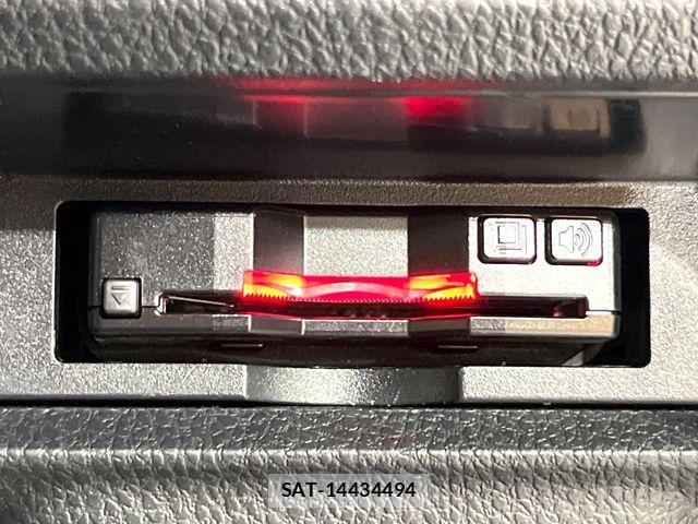 Toyota VOXY 2019-04 7563051-6