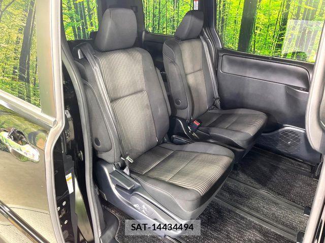 Toyota VOXY 2019-04 7563051-8