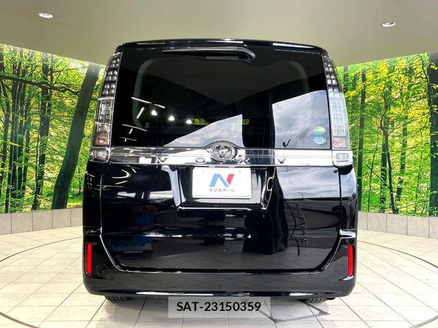Toyota VOXY 2014-10 7563063-15