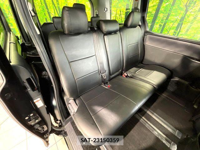 Toyota VOXY 2014-10 7563063-8