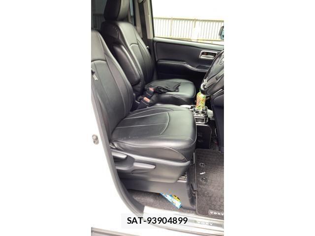 Toyota VOXY 2014-04 7563062-11