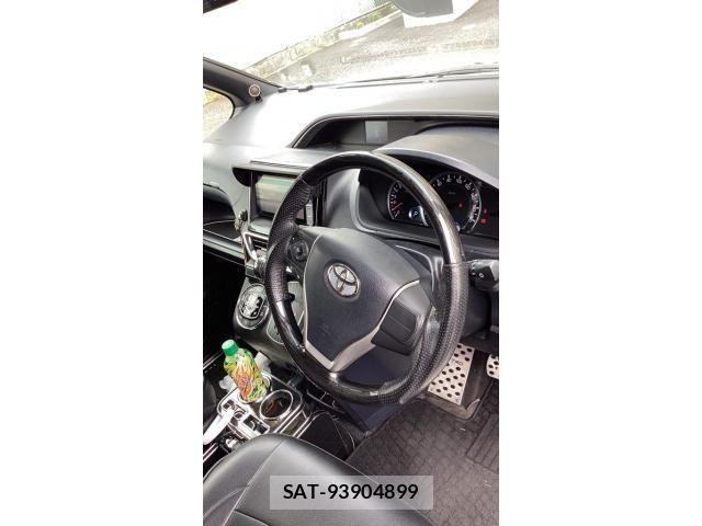 Toyota VOXY 2014-04 7563062-16